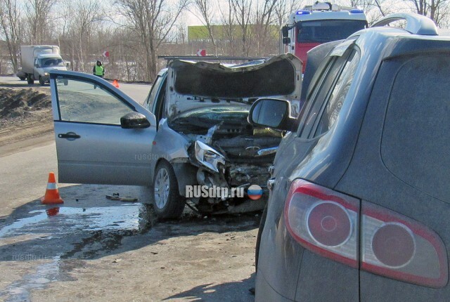 Под Нижним Новгородом водитель и пассажирка разбились по дороге на похороны 