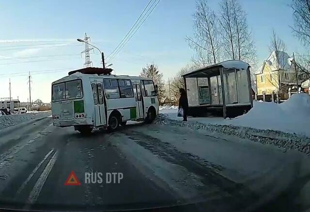 Автобус развернуло в Томске