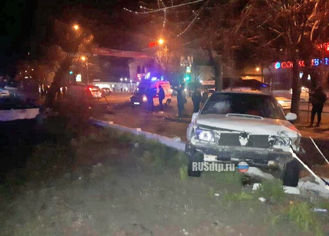 Во Владивостоке пьяный водитель въехал в остановку с людьми 