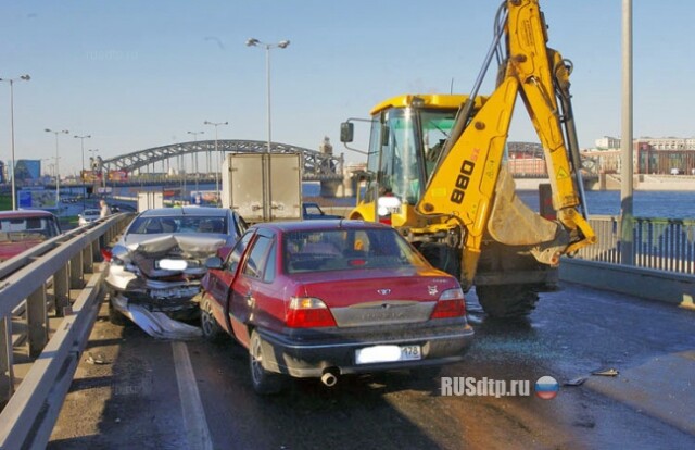 В Санкт-Петербурге столкнулись 12 автомобилей 