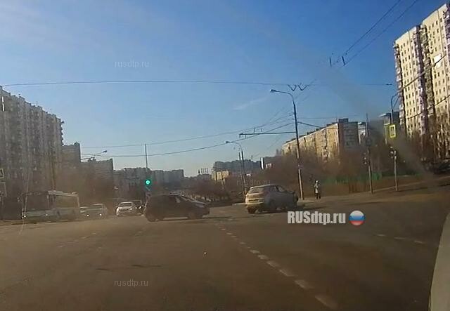 ДТП на перекрёстке Паустовского и Новоясеневского