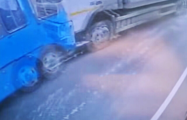 Видеорегистратор запечатлел момент массового ДТП в Омской области 