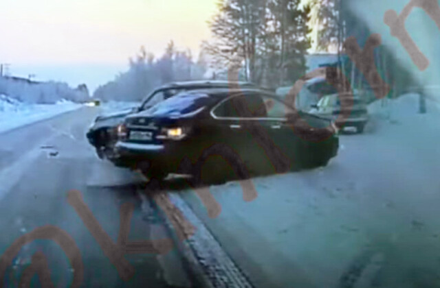 Авария в Сургуте: Chevrolet Niva вынесло на встречную полосу 