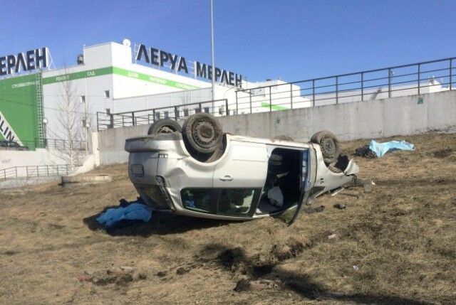 В Санкт-Петербурге автомобиль насмерть сбил двоих пешеходов 