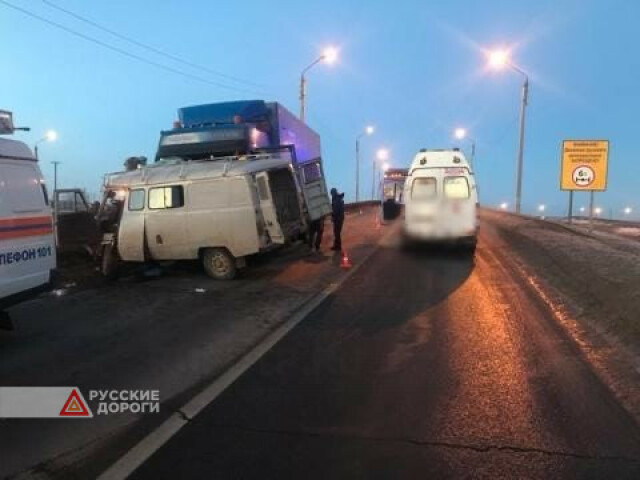 УАЗ столкнулся с грузовиком под Нижним Новгородом 