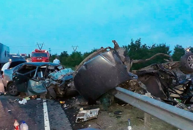 Четыре человека погибли в ДТП на трассе в Саратовской области 