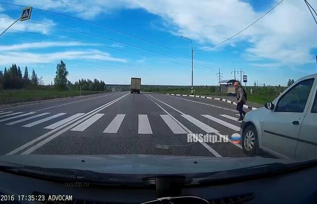 Автомобиль сбил пенсионера на трассе М-2 \»Крым\»