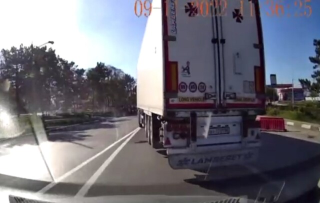 Два водителя не поделили дорогу в Крыму 
