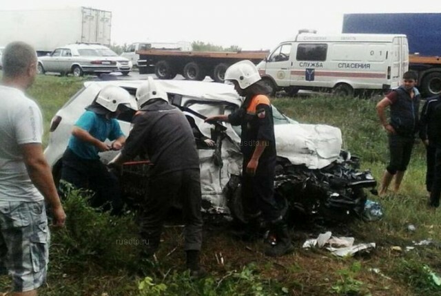 Семья попала в смертельное ДТП по дороге на юг 