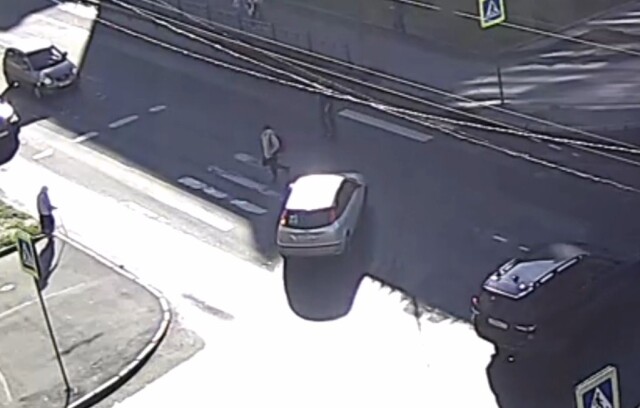 В Петрозаводске автомобиль сбил переходившего дорогу пешехода 