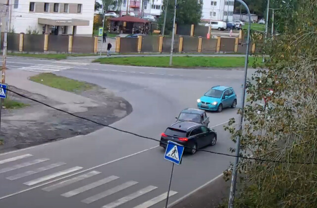 В Петрозаводске водитель «Жигулей» не вписался в поворот и устроил ДТП