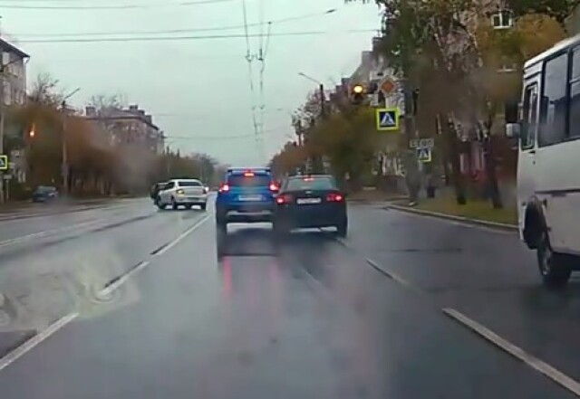 ДТП на уроке по вождению в Дзержинске: два автомобиля столкнулись на светофоре 