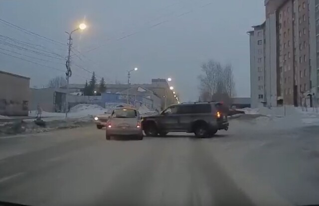 Авария в Бердске: водитель внедорожника не заметил двигавшийся по главной дороге Nissan