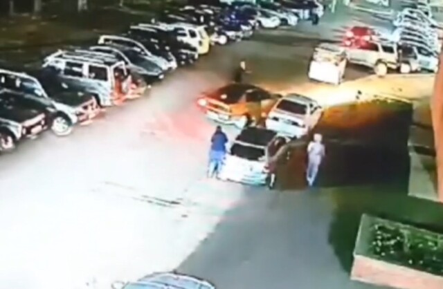 В Саянске пьяная женщина не смогла выехать с парковки и подбила две машины
