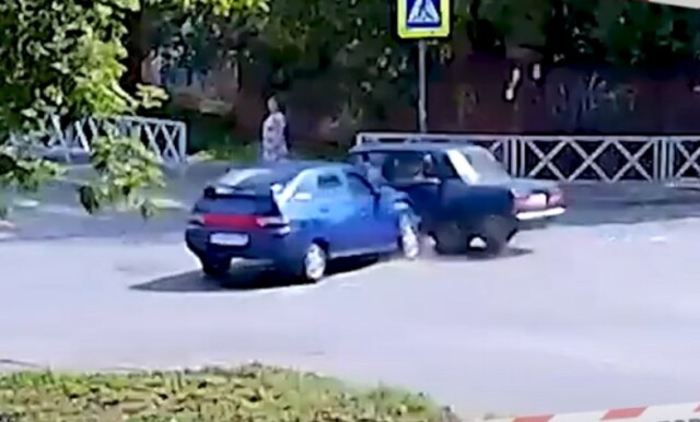 Столкновение в Рыбинске: водитель «Жигулей» не уступил дорогу «Ладе»