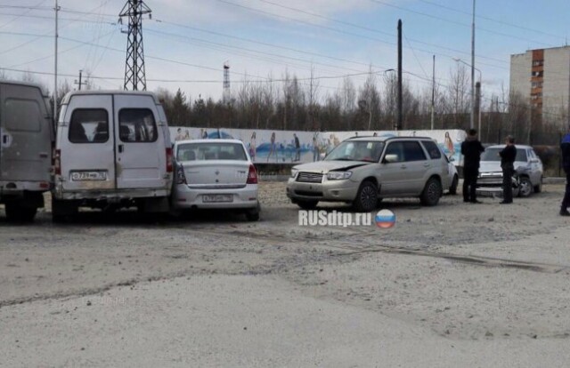 Женщина разбила 5 машин на парковке в Стрежевом 