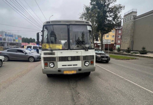 В Удмуртии водитель автобуса не заметил и сбил женщину 