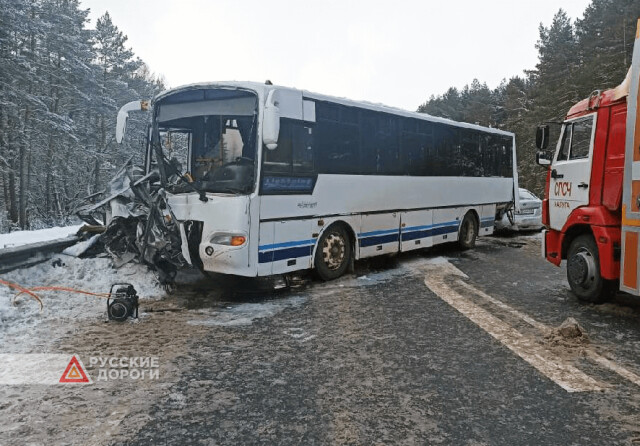 Автобус и два легковых автомобиля столкнулись в Калужской области 