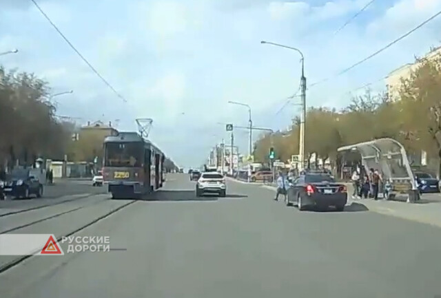 В Магнитогорске автомобиль сбил спешившего на трамвай пешехода 
