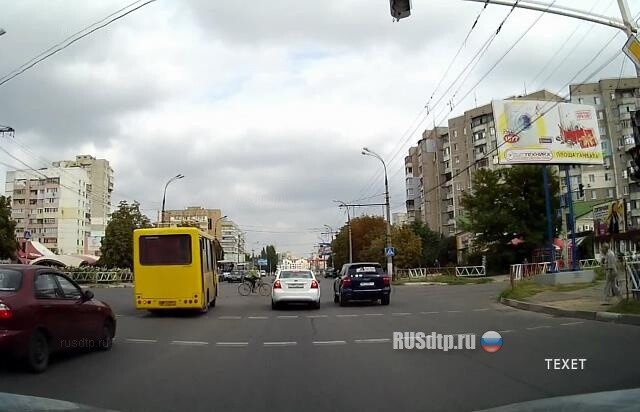 Porsche Exclusive vs велосипед 