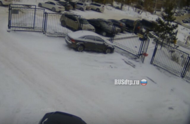В Перми мужчина избил дворника, бросившего снег в его машину