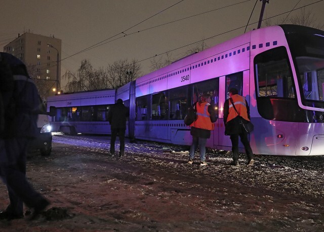 В Москве в ДТП с трамваем и грузовиком пострадали 6 человек. ВИДЕО 