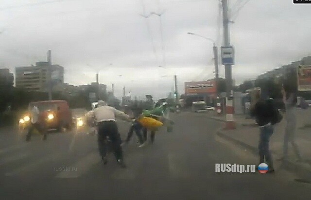 Пьяный скутерист сбил ребенка 