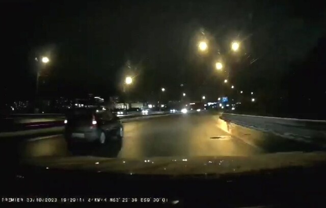Неудачный маневр в Магнитогорске: водитель нажал на газ и хотел вырваться вперёд 
