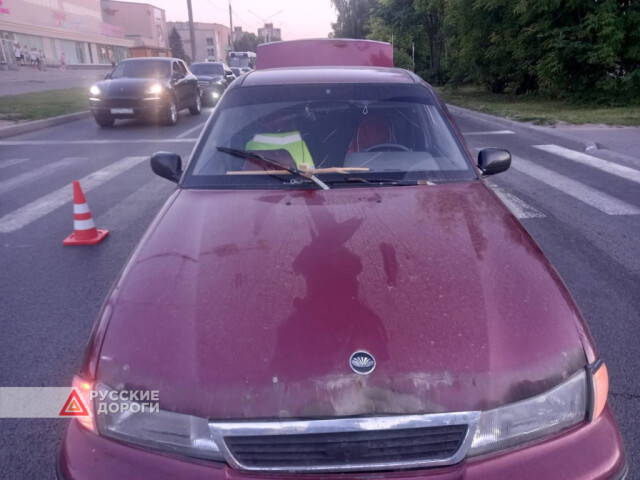 В Череповце автомобиль сбил женщину с ребенком 
