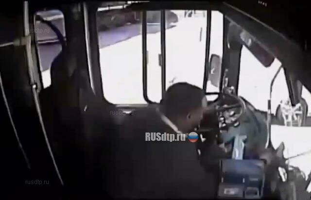 Столкновение поезда с автобусом в Атланте