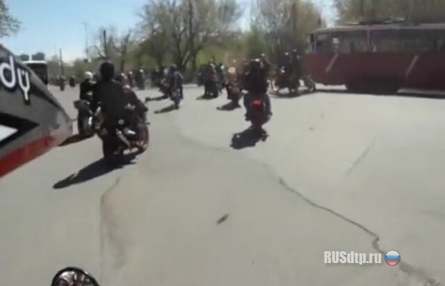 Байкер попал под трамвай 