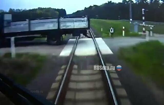Столкновение поезда и грузовика в Польше
