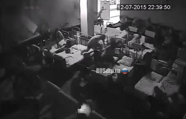 Видео обрушения казармы в Омске появилось в сети