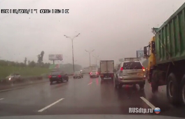 Ловко увернулся 