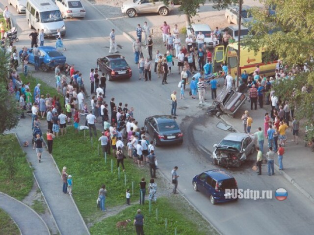 В результате ДТП «семерку» впечатало в столб 