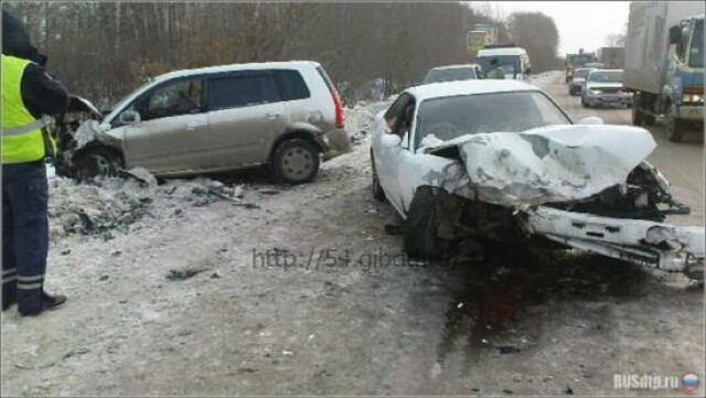 Столкновение Тойоты и Мазды в Новосибирске 