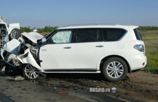 Лобовое столкновение «Renault Logan» и «Nissan Patrol» под Оренбургом 