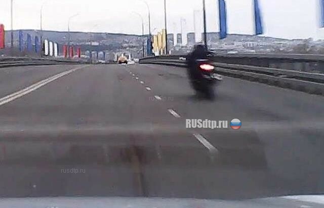 Мотоциклист разбился на мосту в Улан-Удэ
