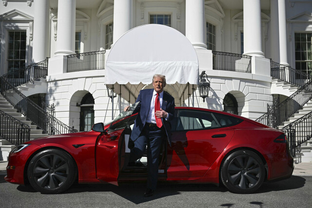 Трамп избавится от электромобиля Tesla из-за конфликта с Илоном Маском 
