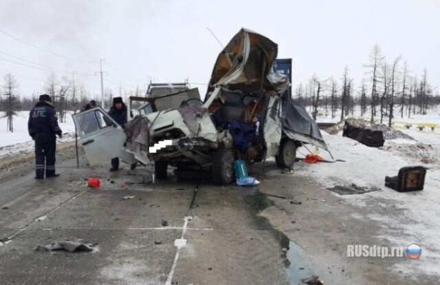 УАЗ лоб в лоб столкнулся с самосвалом в ЯНАО 