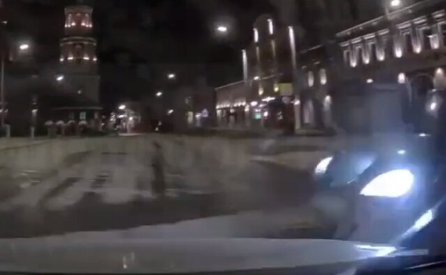 В Кирове водитель «Форда» проехал на красный и врезался в такси