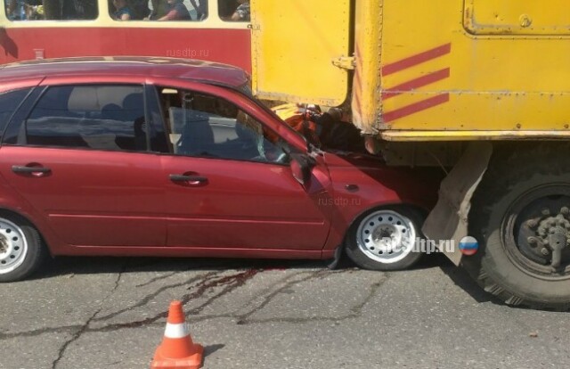 В Ижевске \»Калина\» насмерть сбила сотрудника аварийной службы 