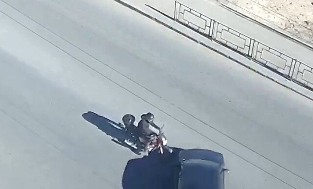 В Петрозаводске байкер влетел в автомобиль и оказался на капоте