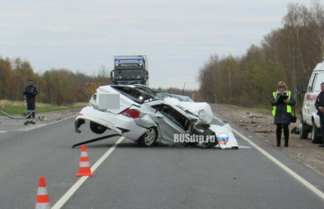 «Солярис» столкнулся с грузовиком на трассе «Балтия» в Ржевском районе 