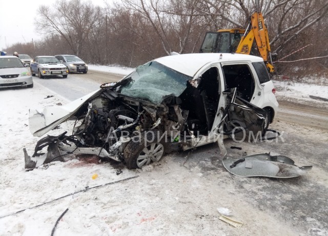 Момент жесткого ДТП на улице Доковской в Омске. ВИДЕО 