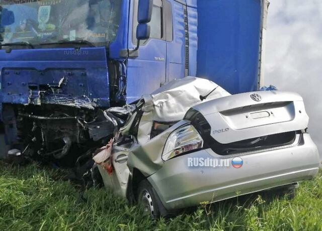 Водитель автомобиля Volkswagen Polo погиб на трассе М-3 в Мещовском районе 