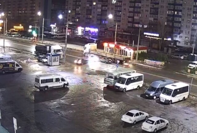 В Сызрани водитель «Приоры» попал в ДТП и скрылся, сделав полицейский разворот 