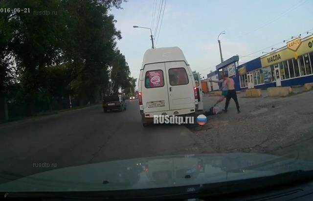 В Ульяновске водитель и пассажир маршрутки избили мужчину