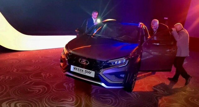 Появились фотографии интерьера автомобиля Lada Vesta в топовой комплектации 