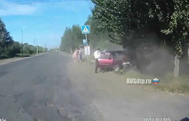 В Омске автомобиль насмерть сбил пешехода. Видео